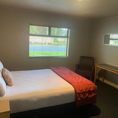 Bentleys Motor Inn Palmerston North Exterior foto