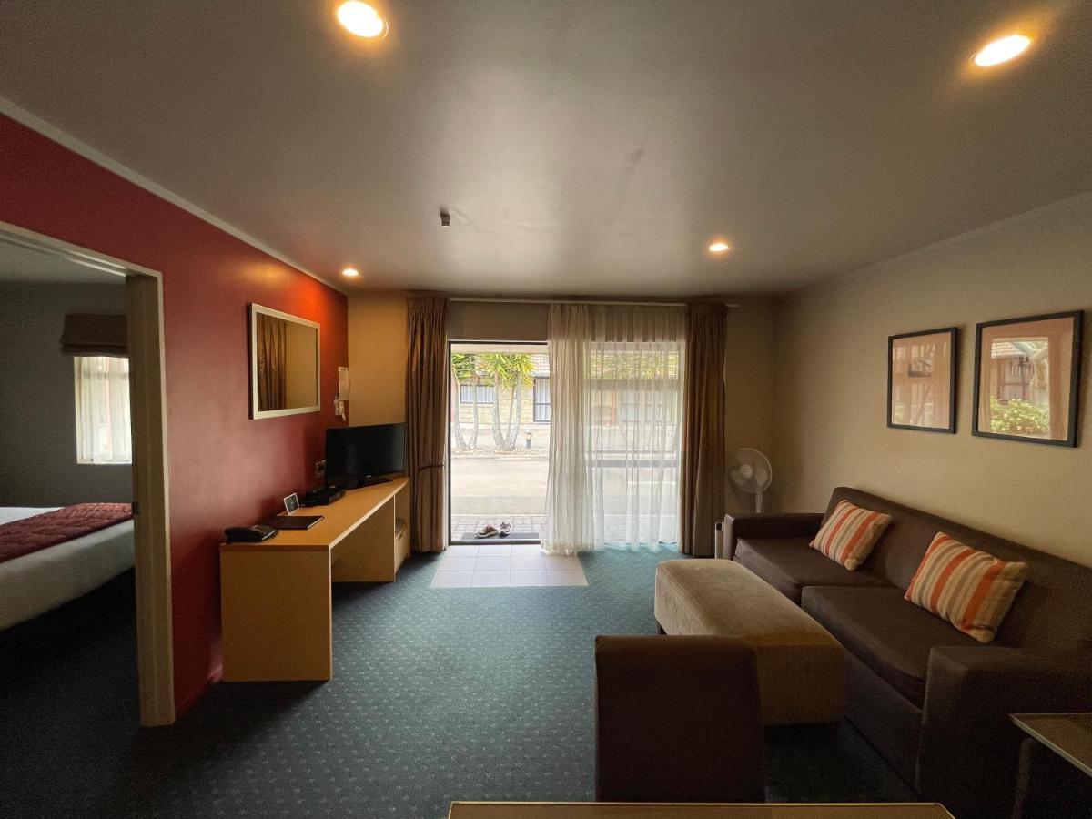 Bentleys Motor Inn Palmerston North Exterior foto