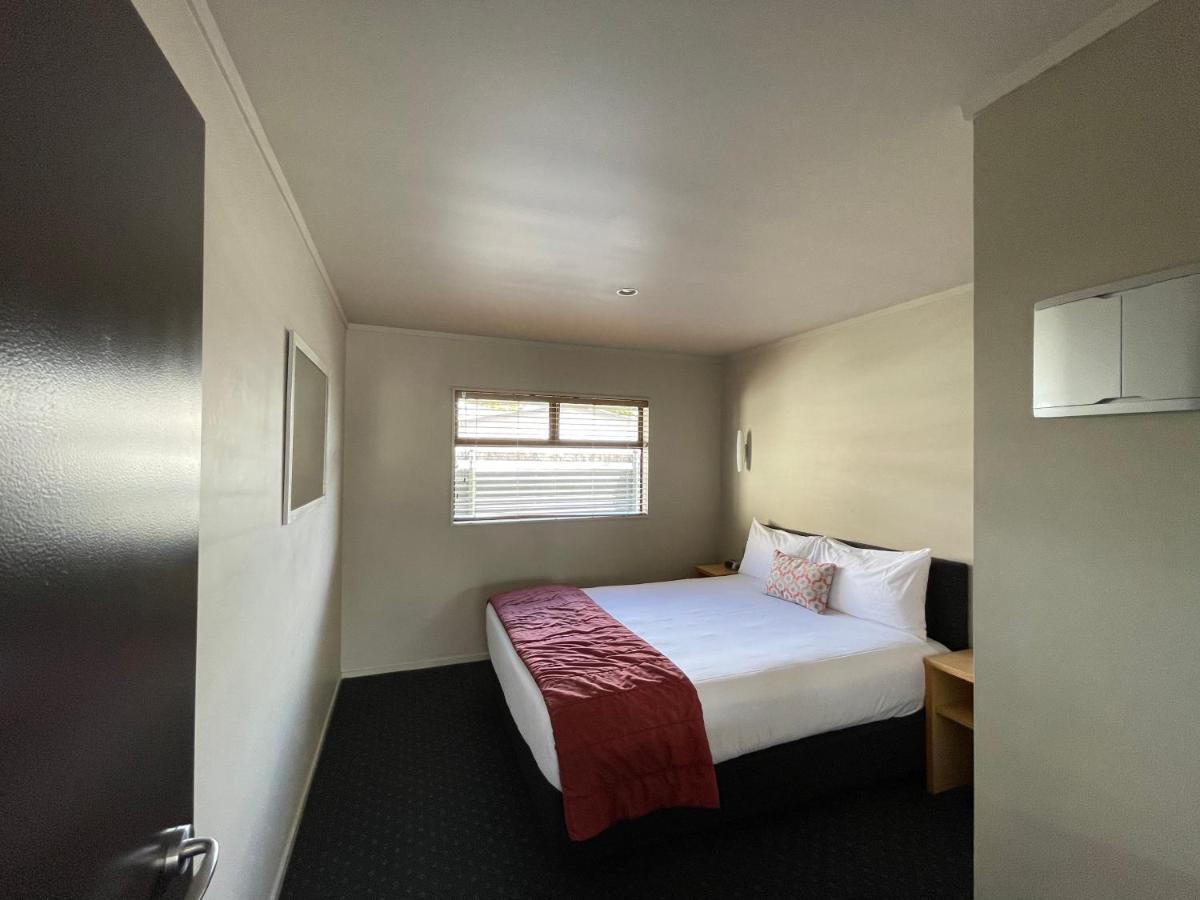 Bentleys Motor Inn Palmerston North Exterior foto